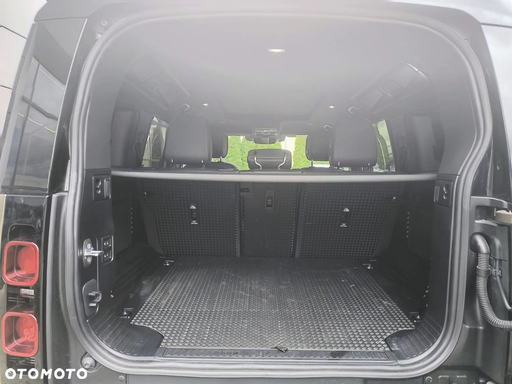 Land Rover Defender - 12