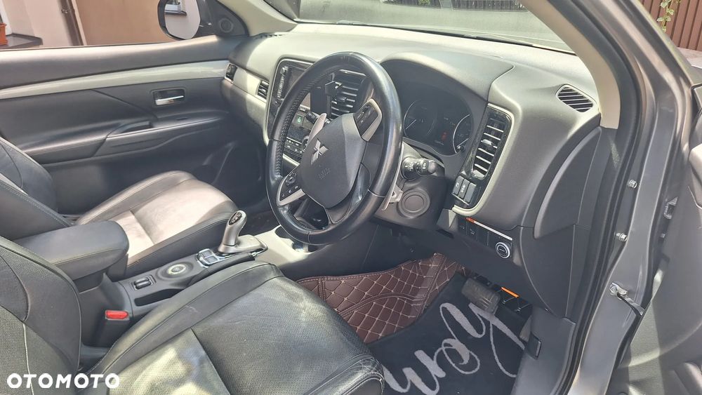Mitsubishi Outlander - 13