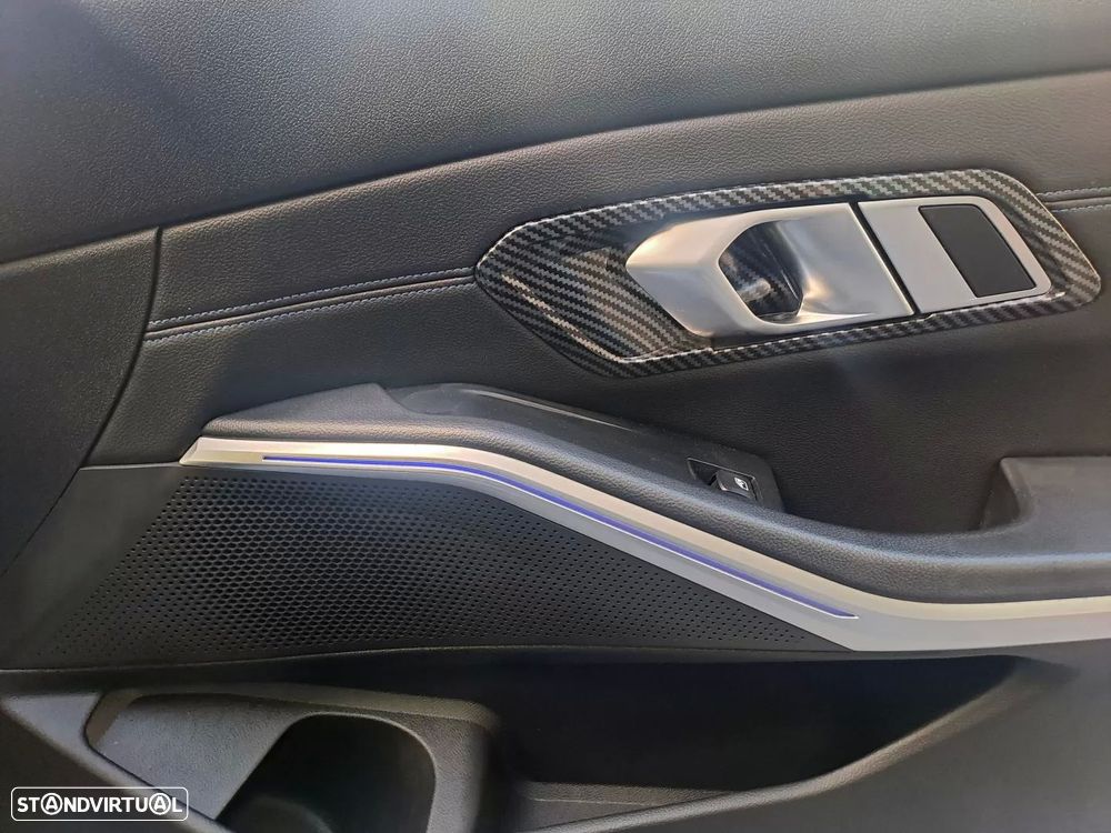 BMW 320 d Touring Pack Desportivo M Pro Auto - 37