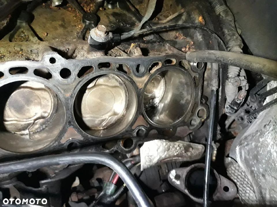 Jeep Commander 4.7 V8 - 8