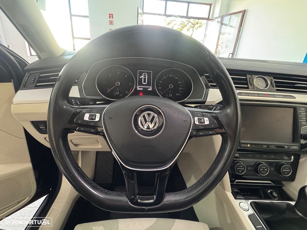 VW Passat 1.6 TDI BlueMotion - 19