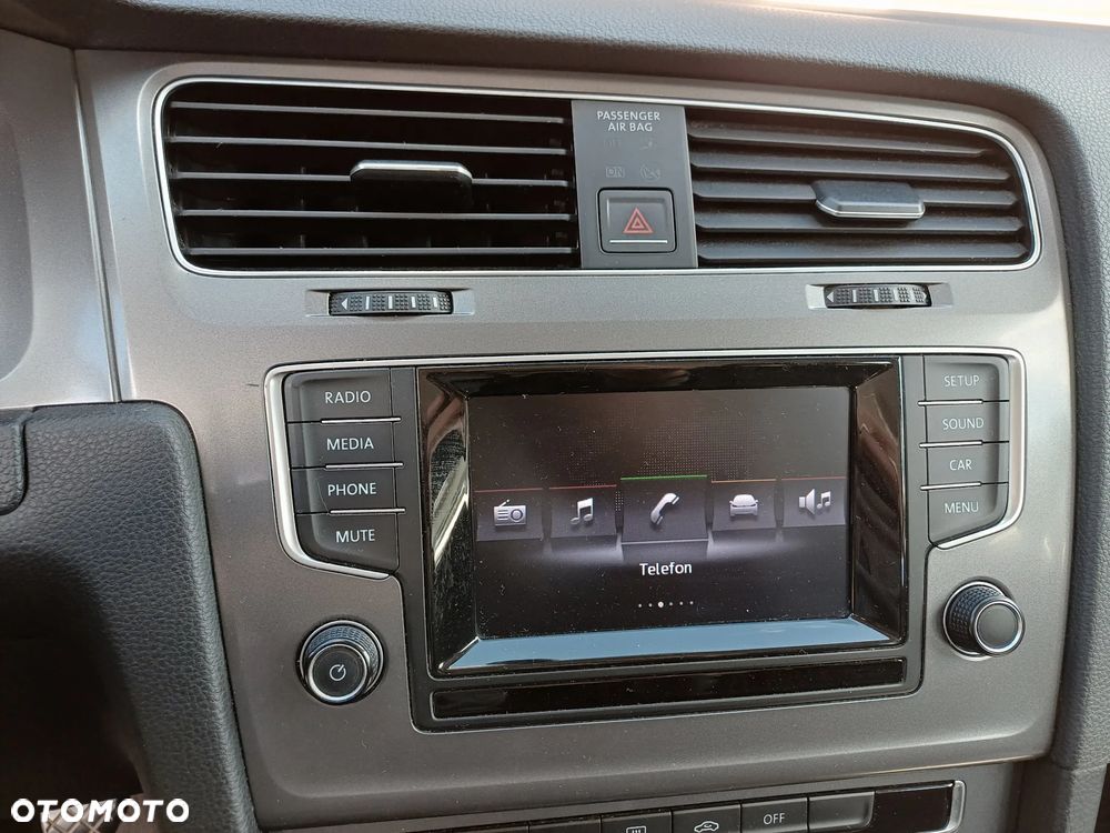 Volkswagen Golf - 32