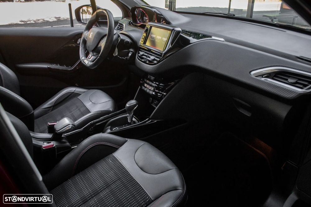 Peugeot 2008 1.2 PureTech GT Line EAT6 - 24