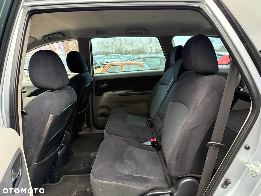 Mitsubishi Grandis 2.4 Inform - 23