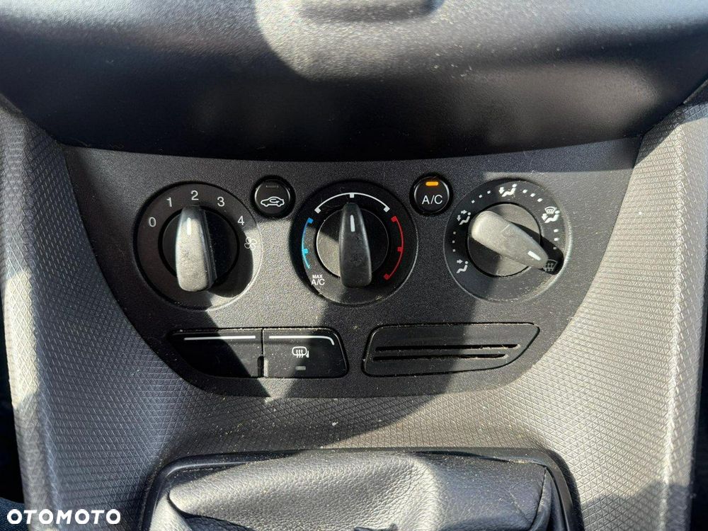 Ford Transit Connect - 16