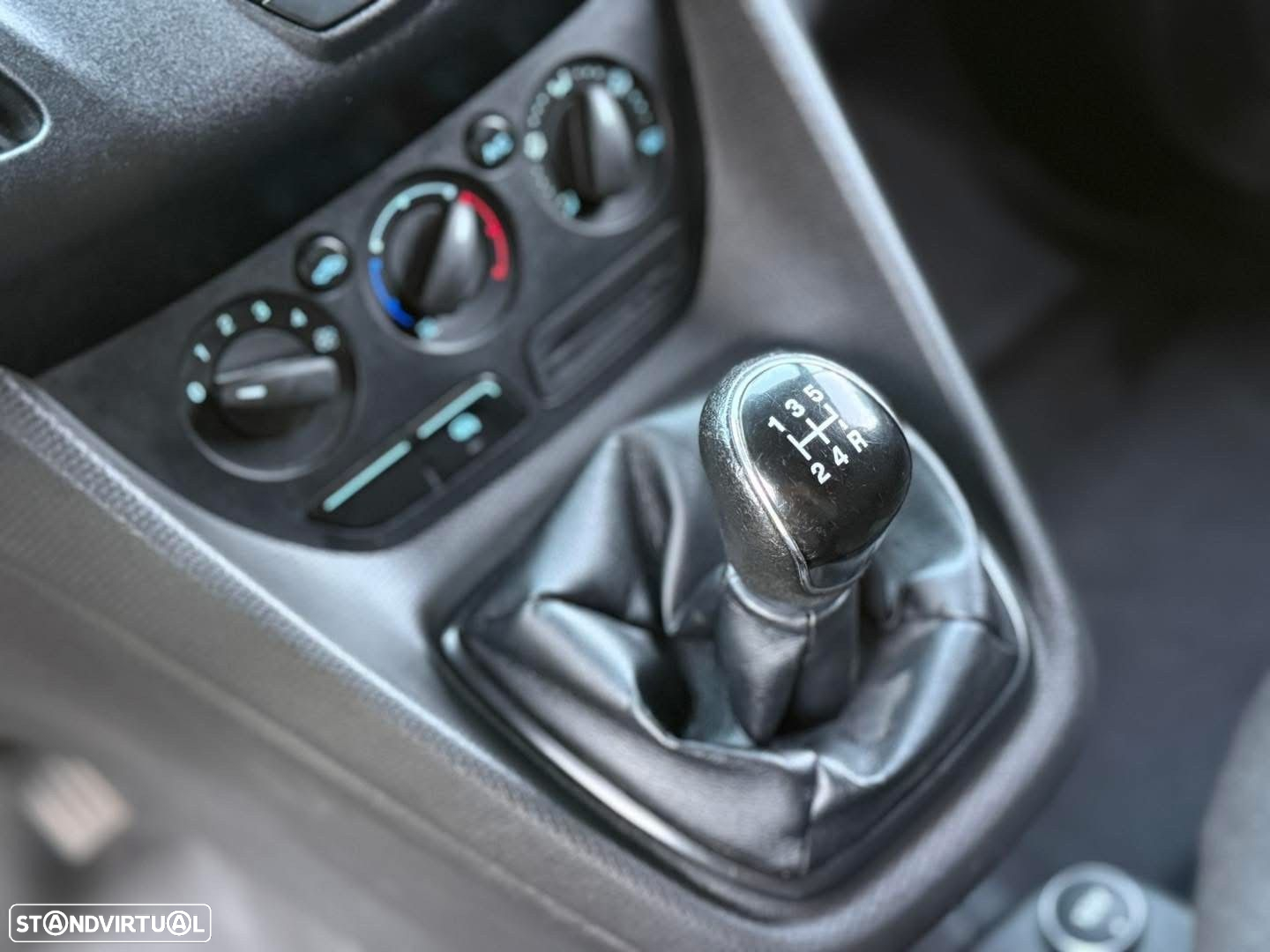 Ford Transit Connect Outro - 7
