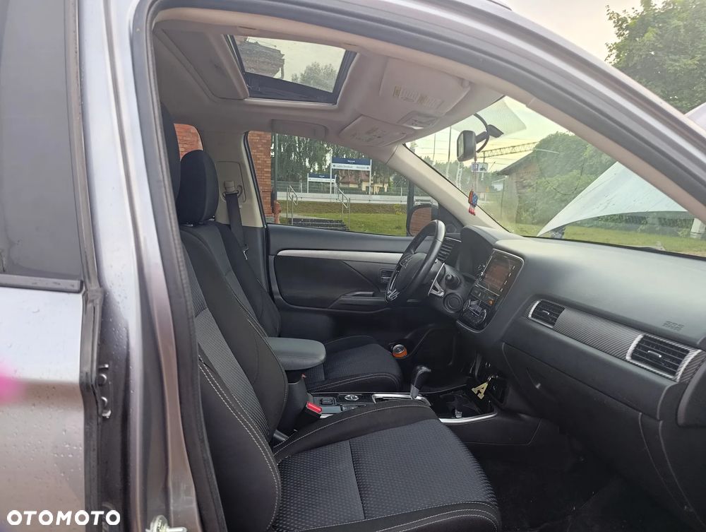Mitsubishi Outlander - 15