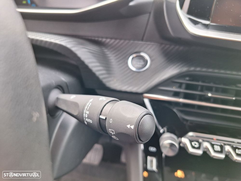 Peugeot e-208 - 12
