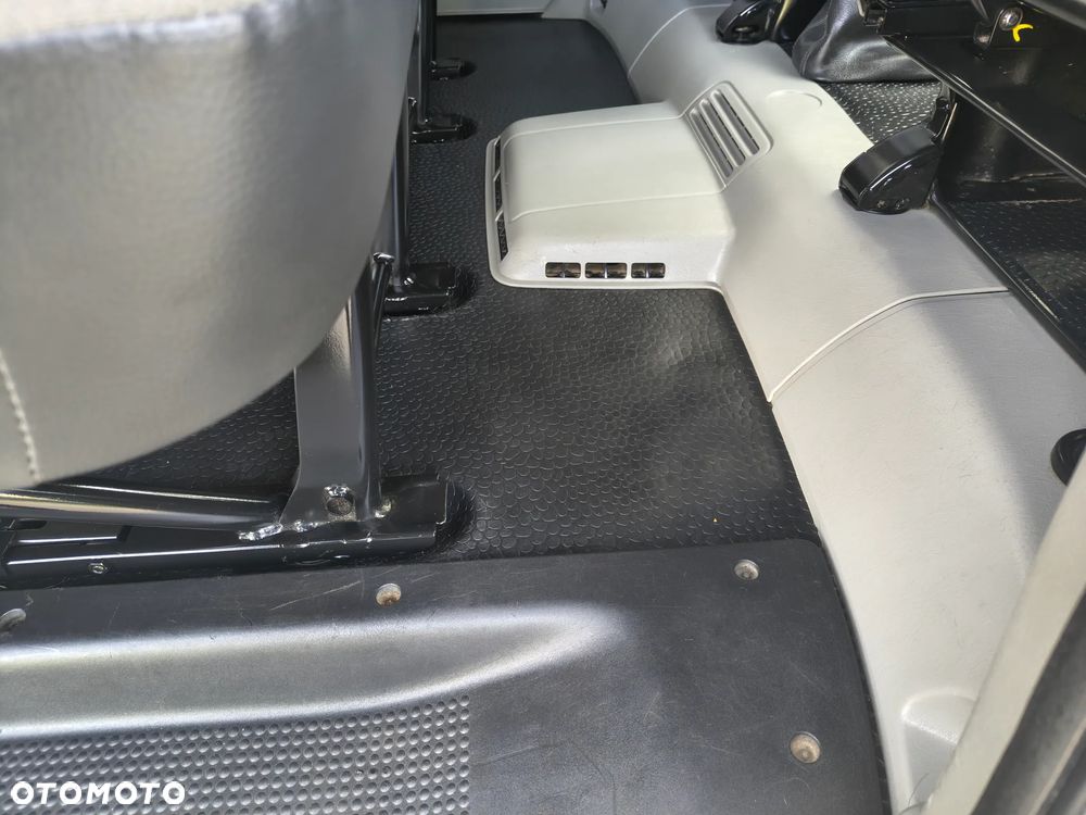 Renault Trafic Grand Passenger Black Edition - 10