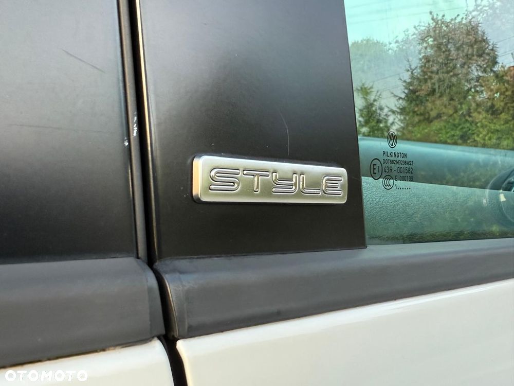 Volkswagen Touran 1.6 TDI DPF STYLE - 12