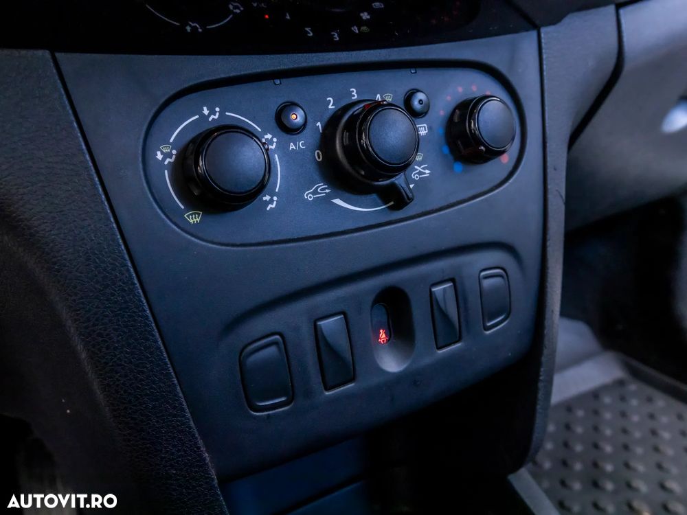 Dacia Logan 0.9 TCe Laureate - 18