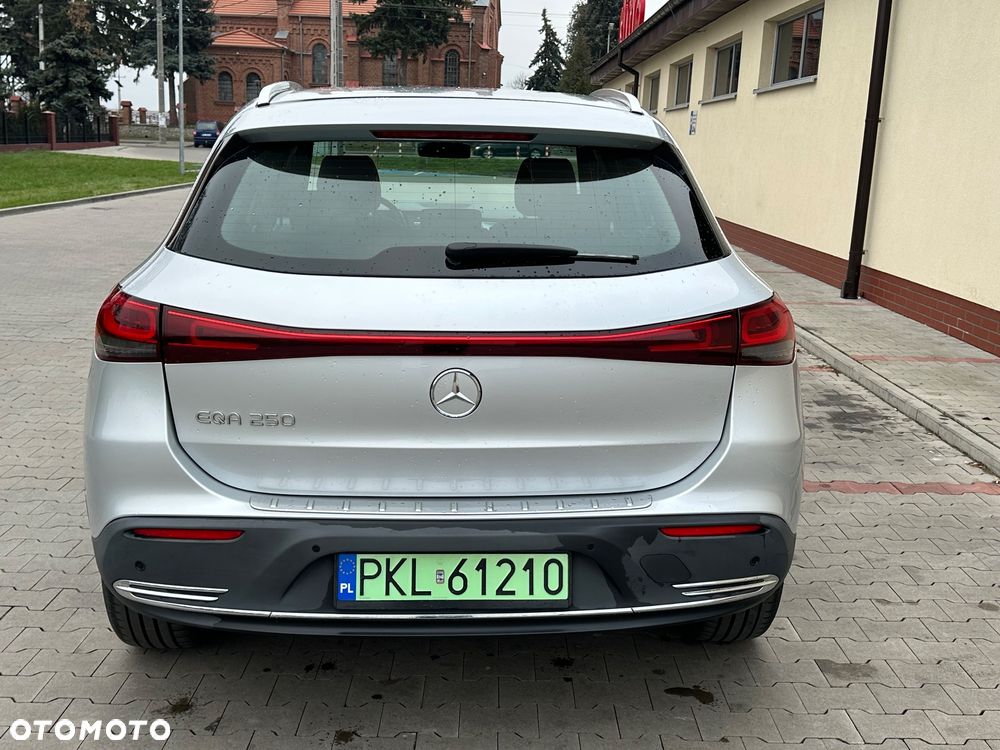 Mercedes-Benz EQA 250 - 11
