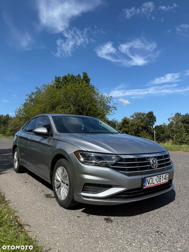 Volkswagen Jetta - 1