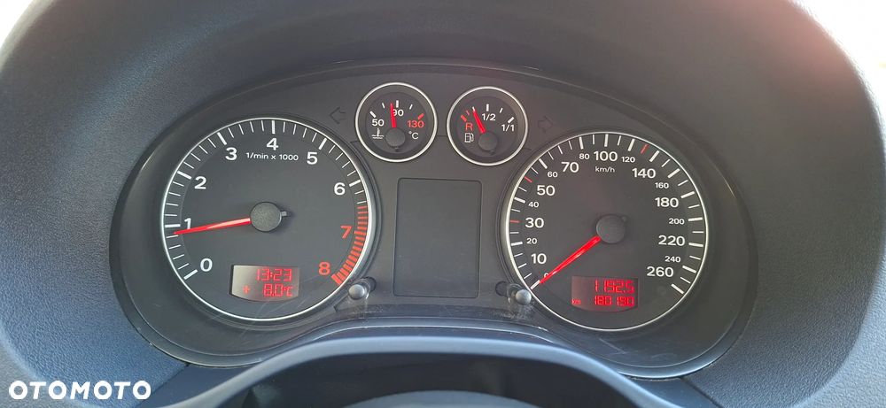 Audi A3 3-drzwiowe 1.6 Ambiente - 31