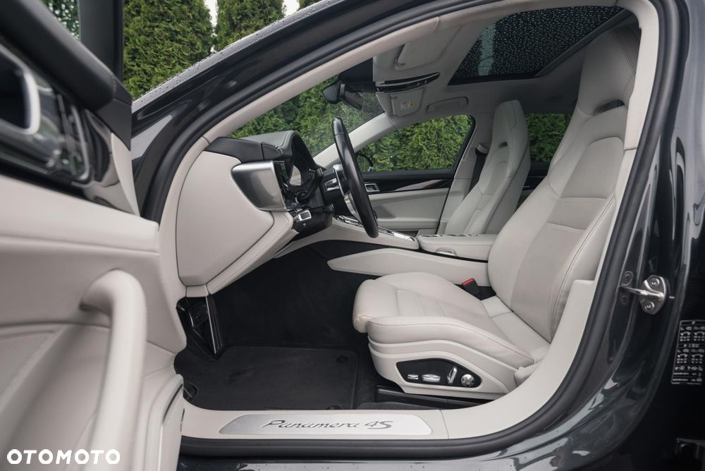 Porsche Panamera - 14