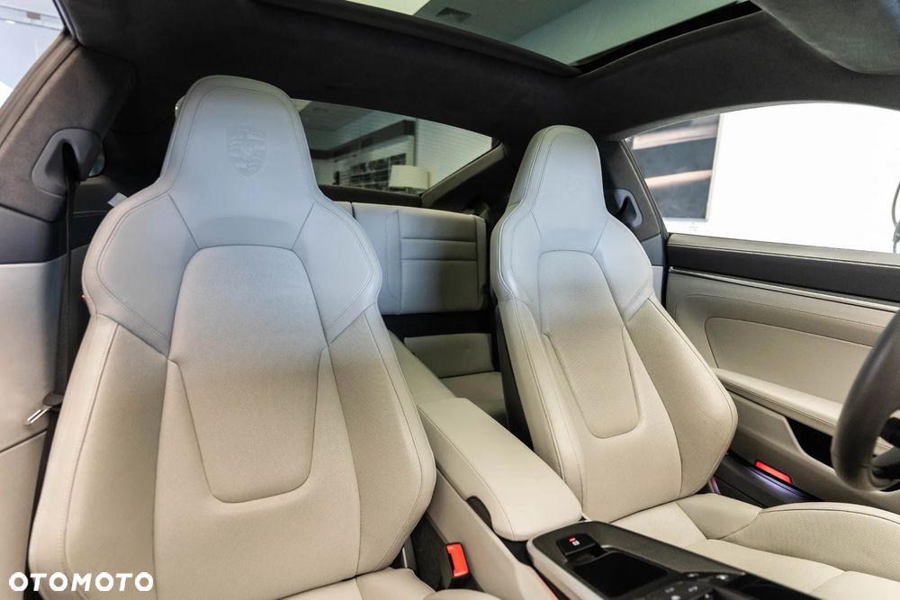 Porsche 911 Carrera 4S - 26