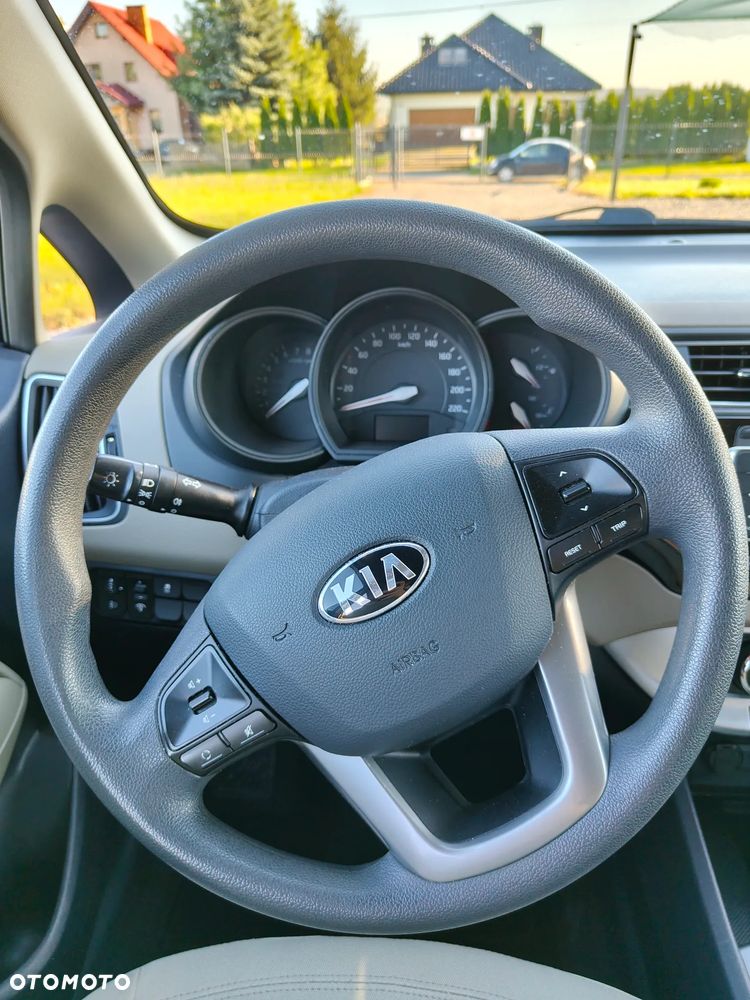 Kia Rio - 15
