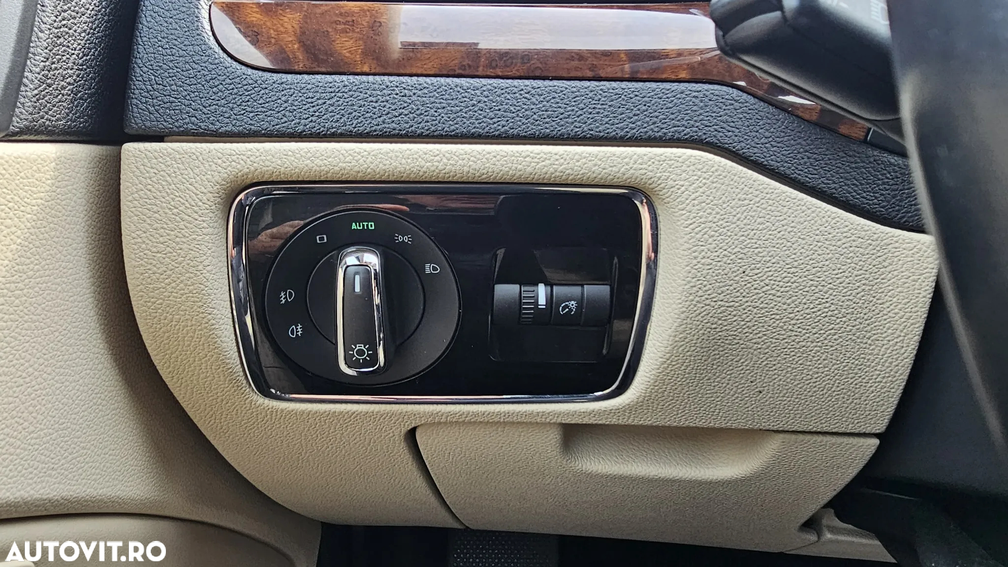 Skoda Superb Combi 2.0 TDI Elegance - 14