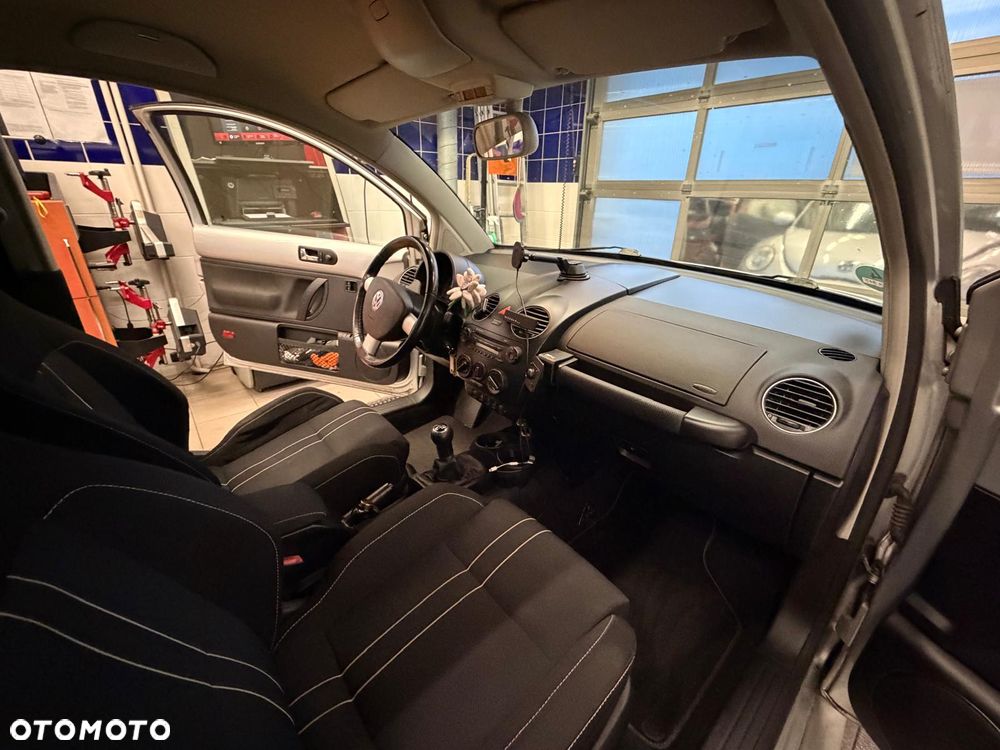 Volkswagen New Beetle - 24