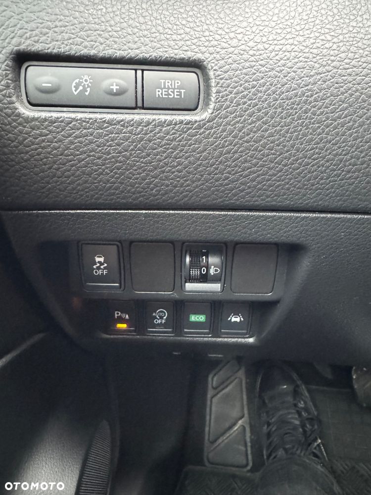 Nissan Qashqai 1.6 DCi Xtronic N-Connecta - 25