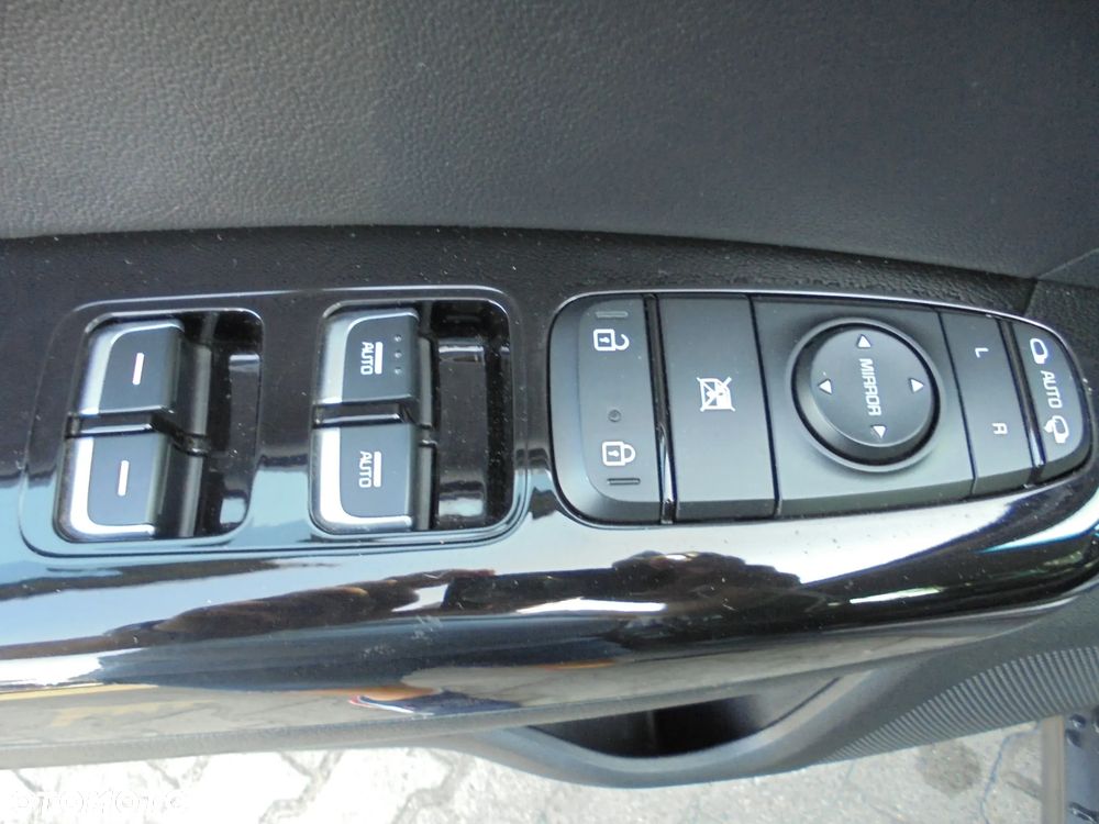Kia Sportage 1.6 CRDI AWD Eco-Dynamics+ (48V M-H) DCT PLATINUM - 9