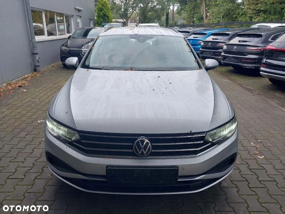Volkswagen Passat - 4