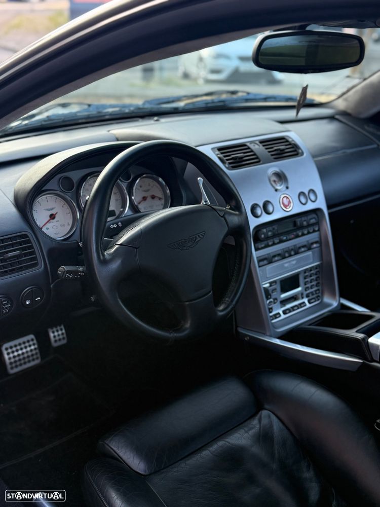 Aston Martin Vanquish - 10