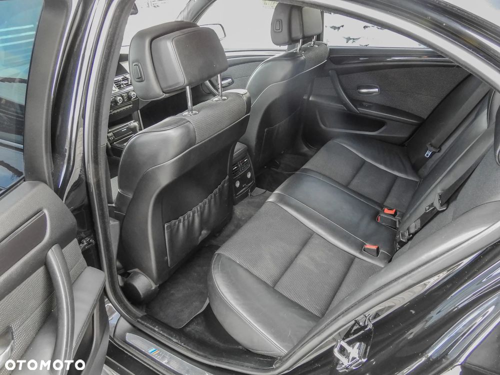 BMW Seria 5 525d - 24