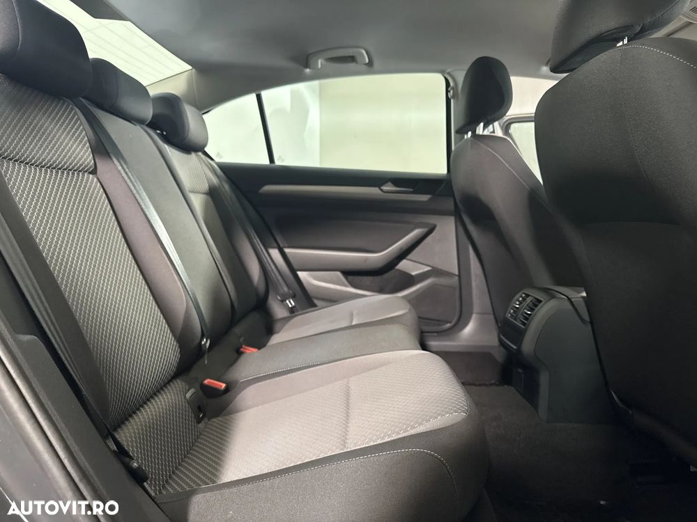 Volkswagen Passat - 13