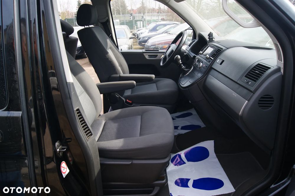Volkswagen Multivan - 32