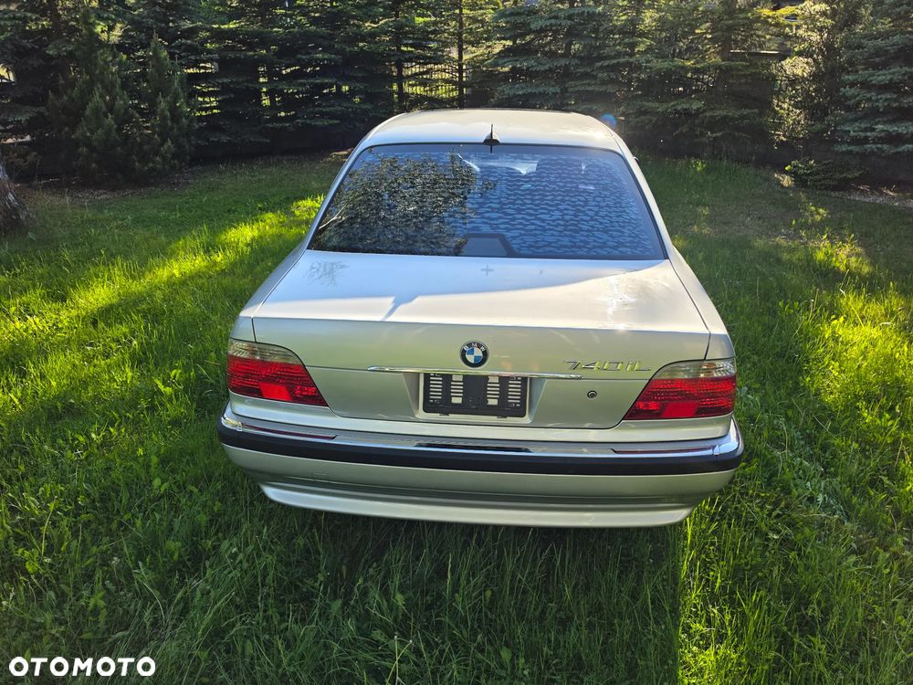 BMW Seria 7 740iL - 10
