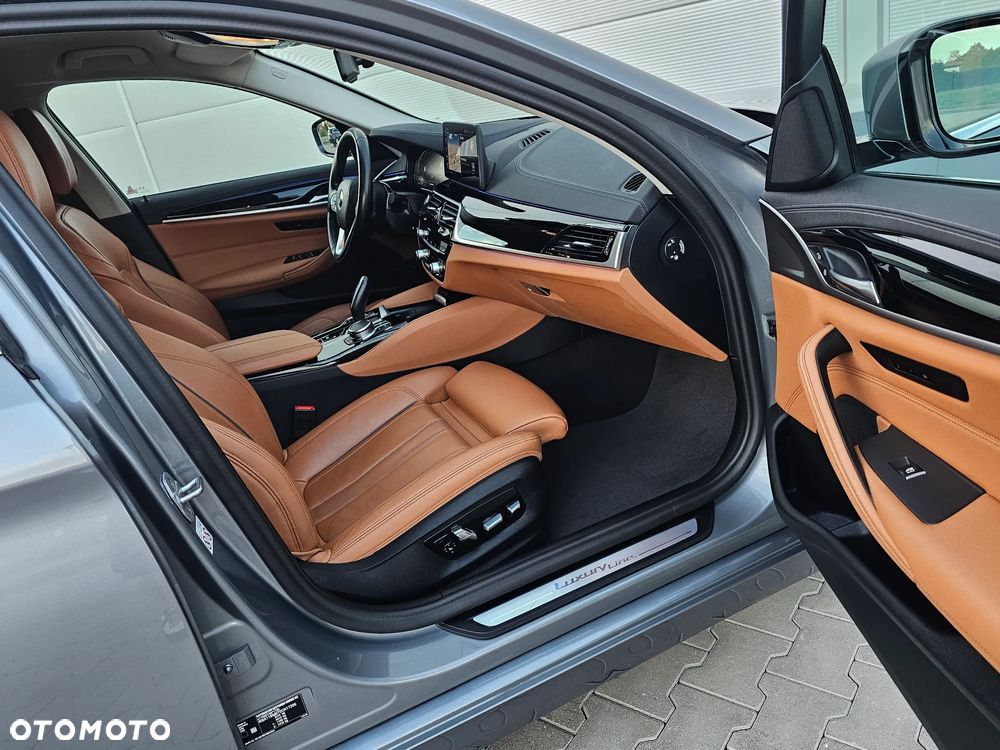 BMW Seria 5 520i GPF Luxury Line sport - 34