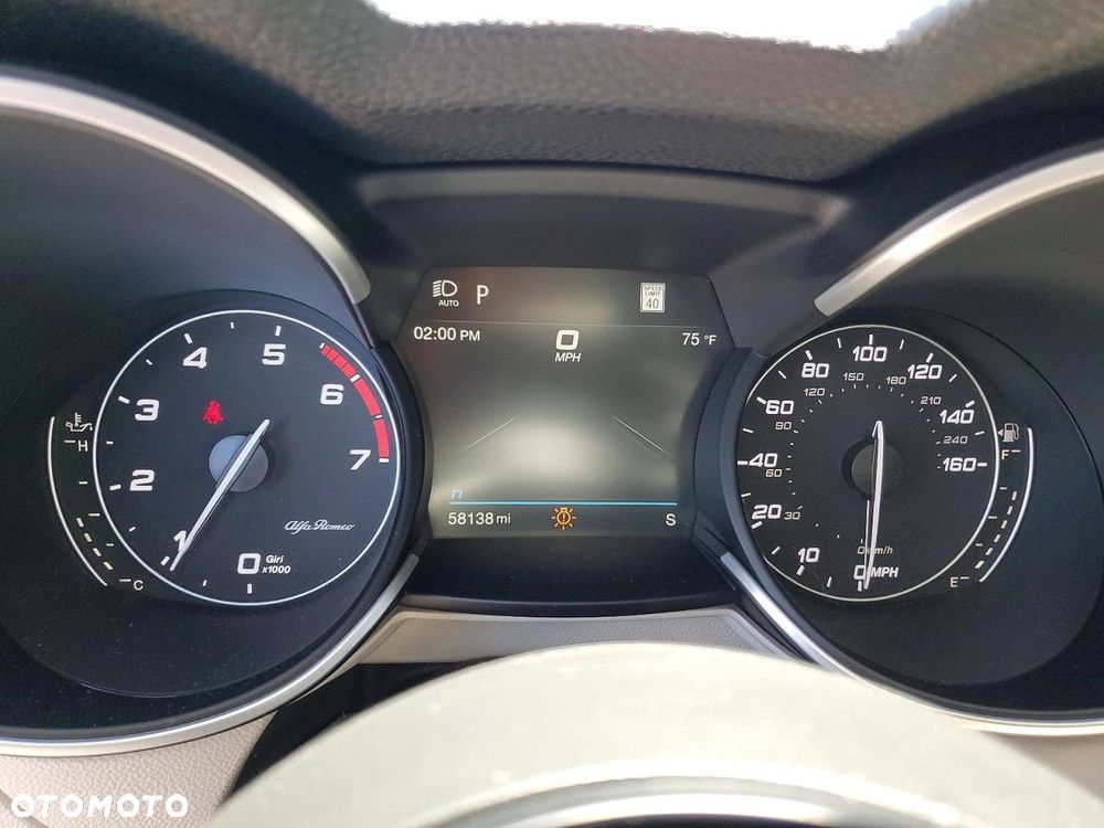 Alfa Romeo Stelvio 2.0 Turbo 16V AT8-Q4 Ti - 13
