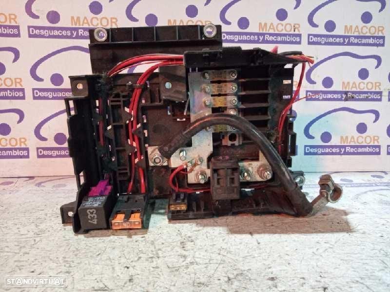 CAIXA DE RELES FUSÍVEIS VOLKSWAGEN TOUAREG 7LA - 1