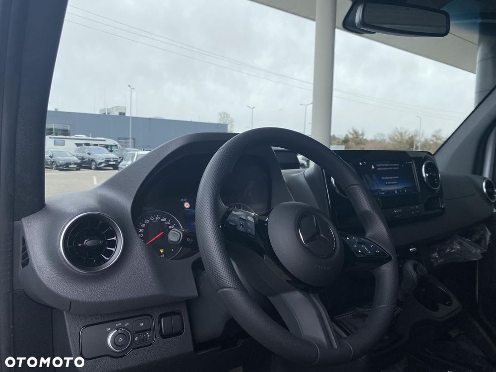 Mercedes-Benz Sprinter - 9