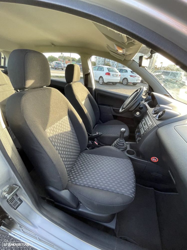 Ford Fiesta 1.25 Ghia - 17