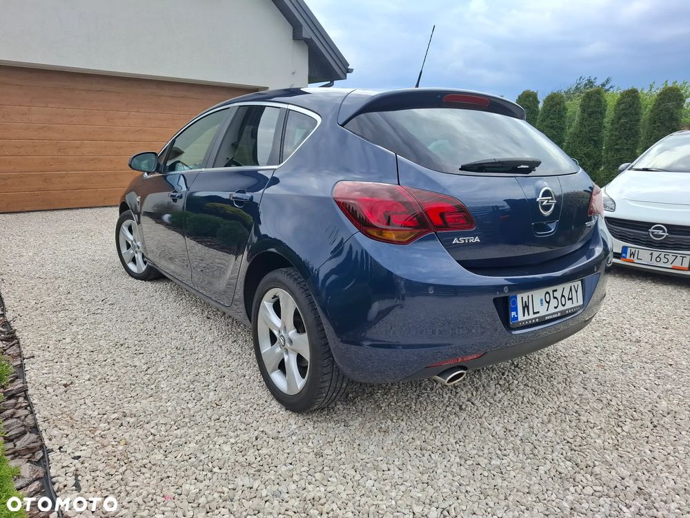Opel Astra 1.4 Turbo Cosmo - 11