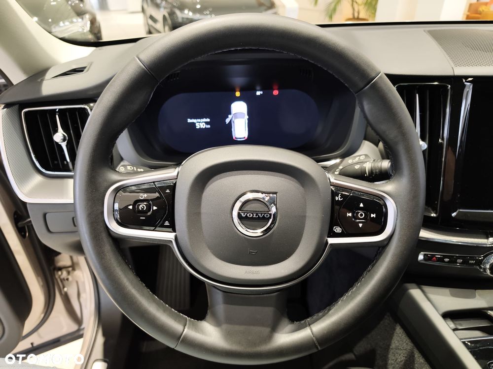 Volvo XC 60 B4 B Plus Dark - 29