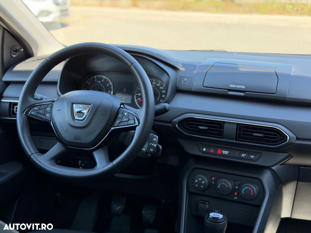 Dacia Logan TCe 90 MT5 Essential - 8