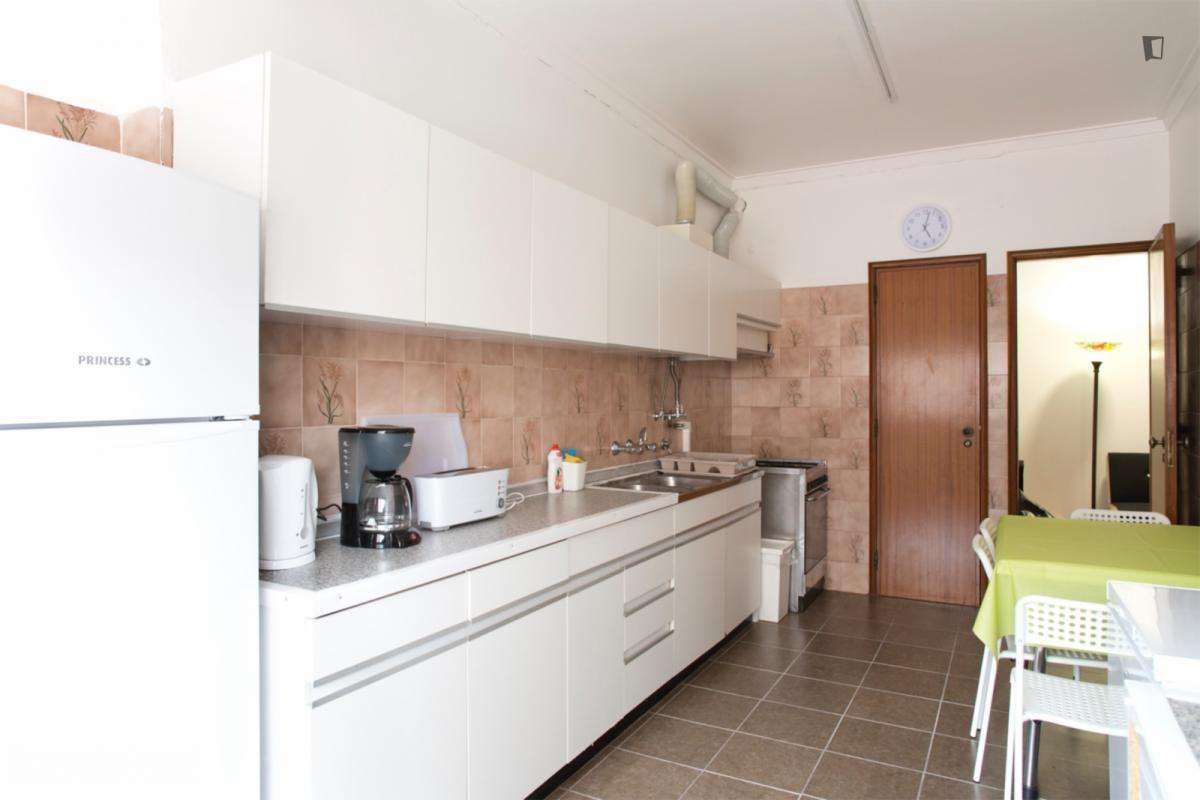 Quarto - localizado em Pontinha Lisbon - Grande imagem: 4/14