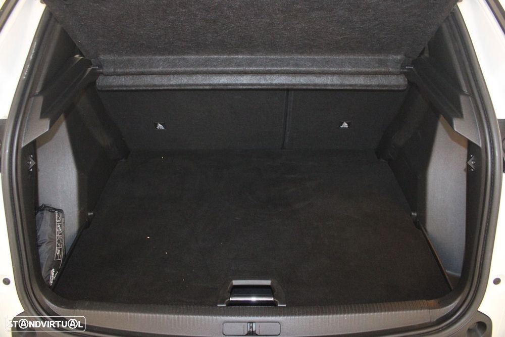 Peugeot e-2008 50 kWh GT - 32