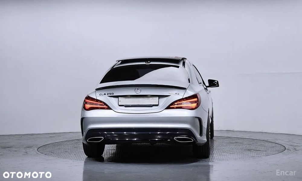 Mercedes-Benz CLA 250 4Matic 7G-DCT Sport - 5