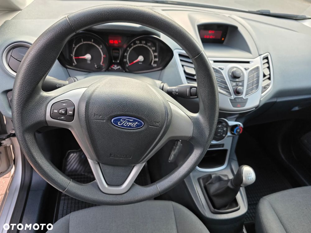 Ford Fiesta - 25