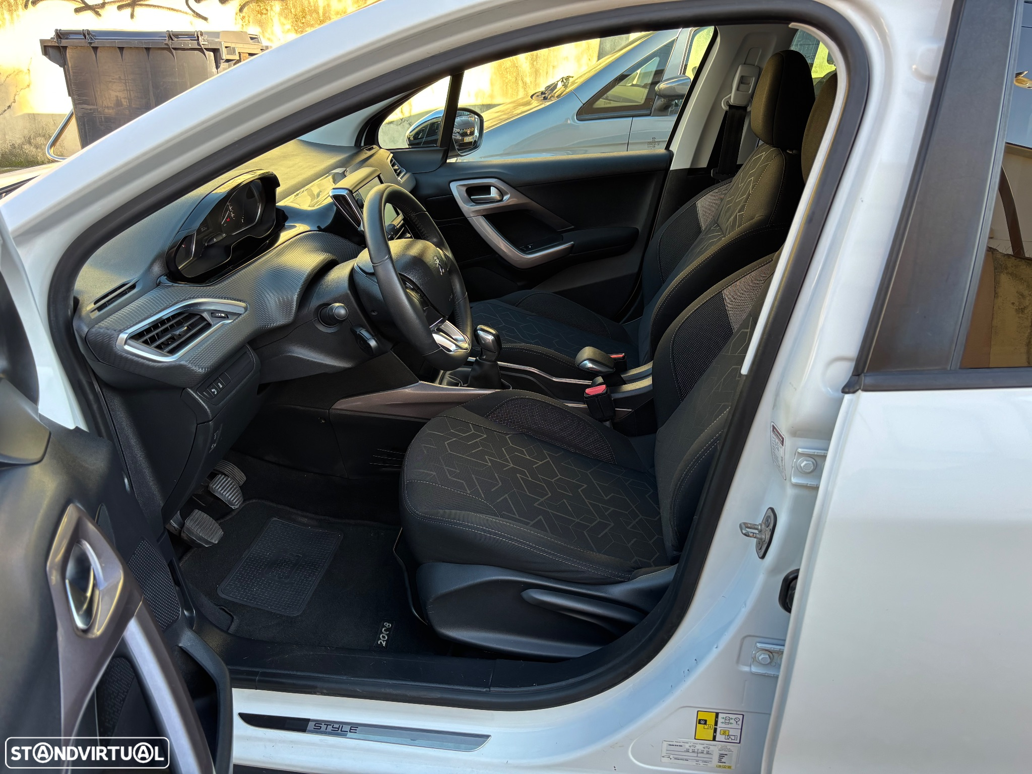 Peugeot 2008 1.2 PureTech Style - 6