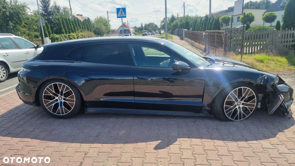 Porsche Taycan Performance Plus - 8