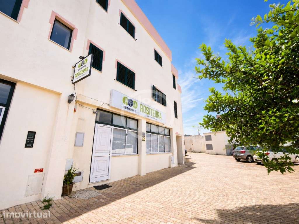 Restaurante/Loja para Venda nas Ferreiras - Excelente Localização e... - Grande imagem: 5/16