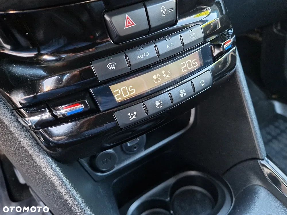 Peugeot 2008 1.2 Pure Tech GPF Allure S&S - 26