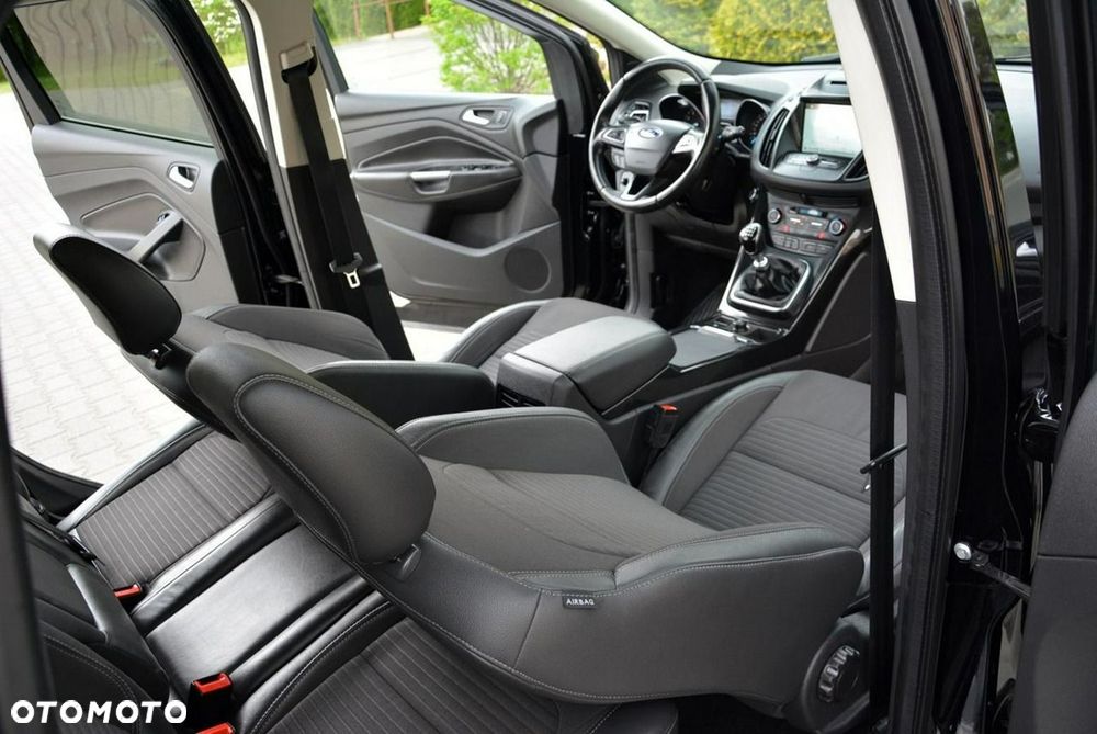 Ford Kuga 1.5 EcoBoost 2x4 Titanium - 18