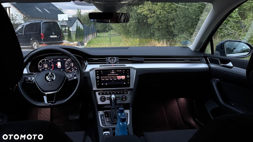 Volkswagen Passat - 11