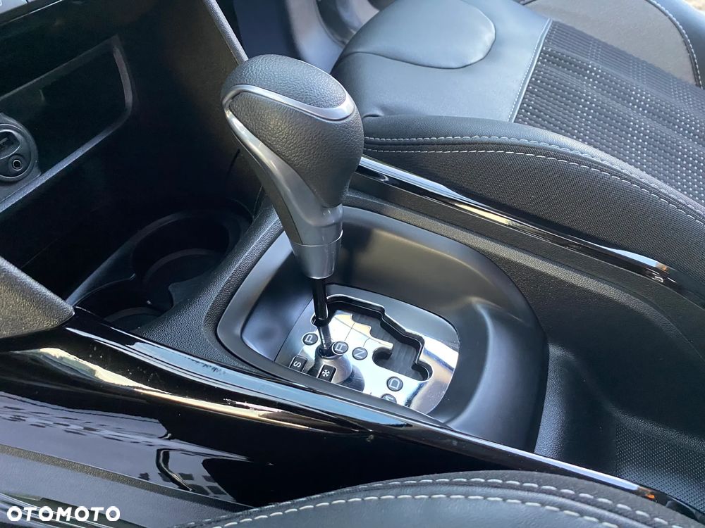 Peugeot 2008 1.2 Pure Tech Allure S&S EAT6 - 27